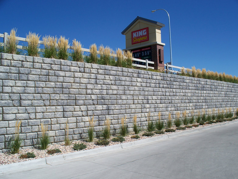 An image of finished retaining wall in Diamond Bar.